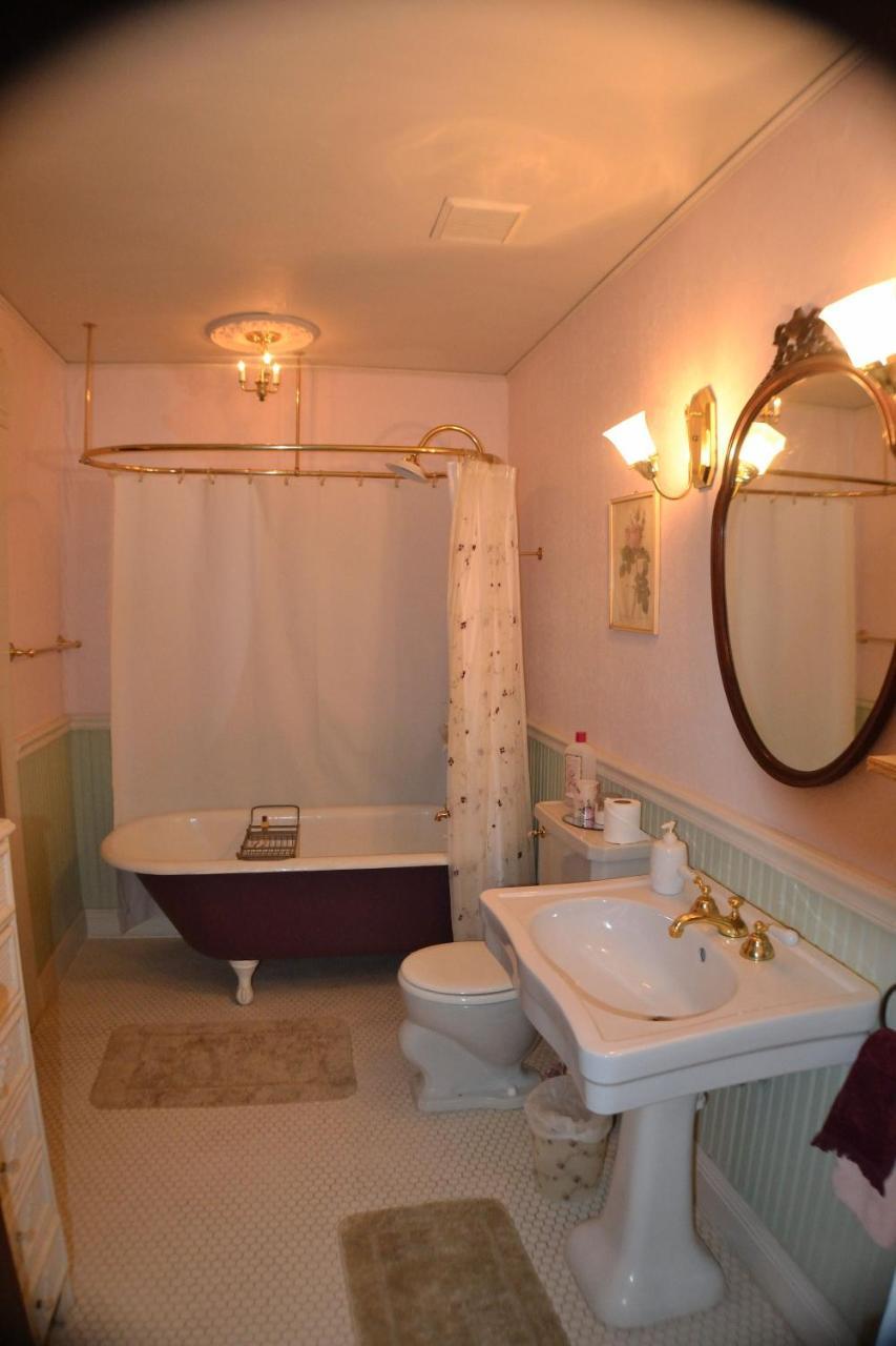 Carleton House Bed And Breakfast Bonham エクステリア 写真